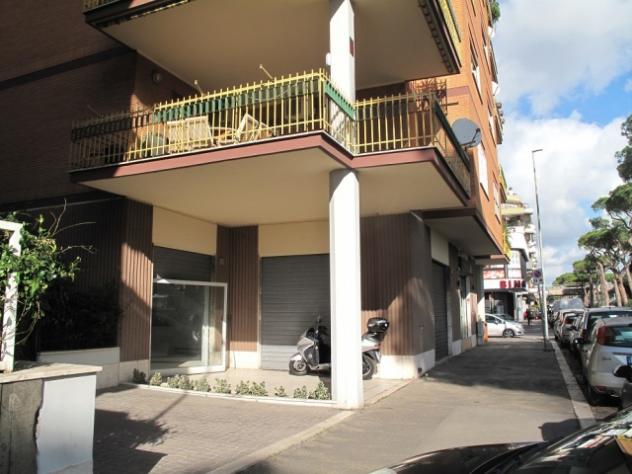 negozio in vendita a Roma in zona Ostia