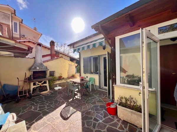 casa indipendente in vendita a Roma in zona Ostia Antica
