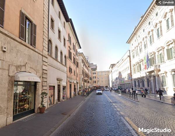 negozio in vendita a Roma in zona Parione/Sant'Eustachio