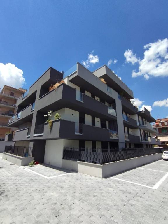 appartamento in vendita a Roma in zona Tor Bella Monaca