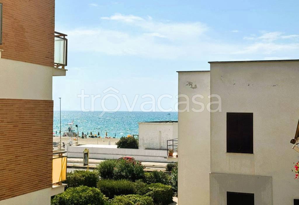 appartamento in vendita a Roma in zona Ostia