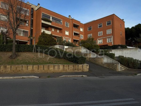 appartamento in vendita a Roma in zona Colle del Sole