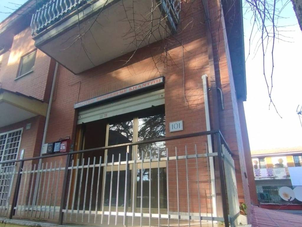 negozio in vendita a Roma in zona Olgiata