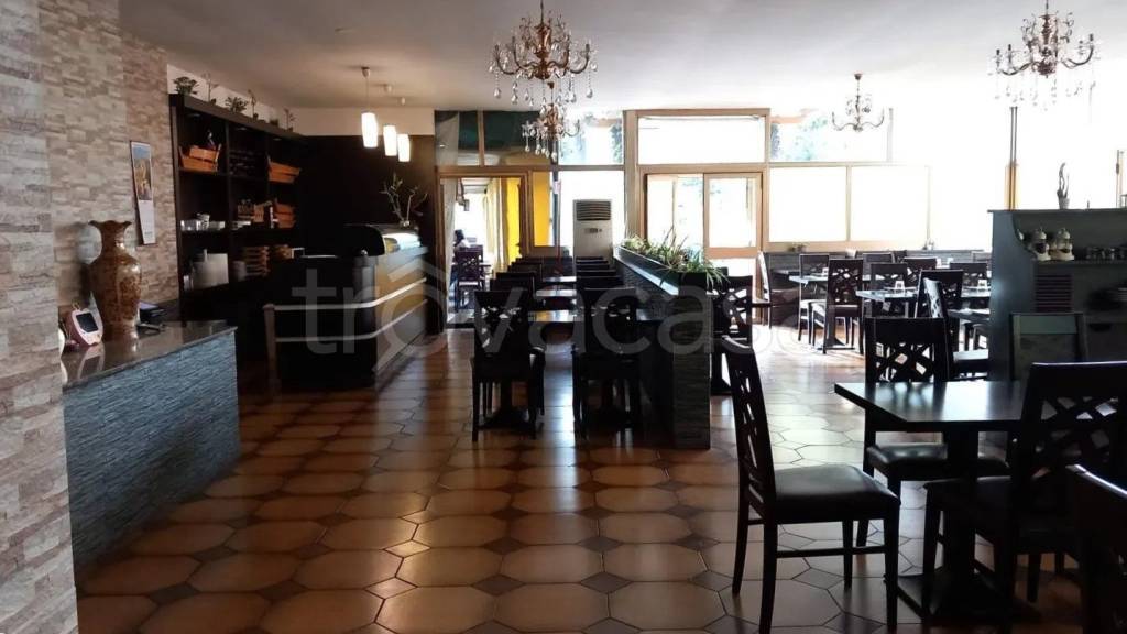 negozio in vendita a Roma in zona Appio Claudio