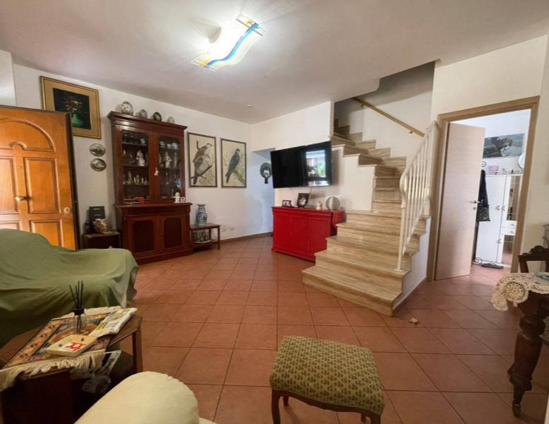 casa indipendente in vendita a Roma in zona Ostia Antica