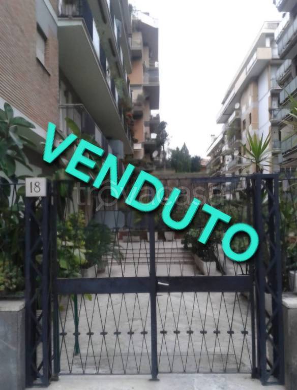 appartamento in vendita a Roma in zona Ardeatino