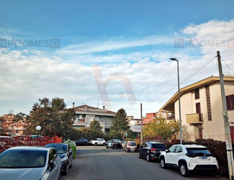 appartamento in vendita a Roma in zona Appio Claudio