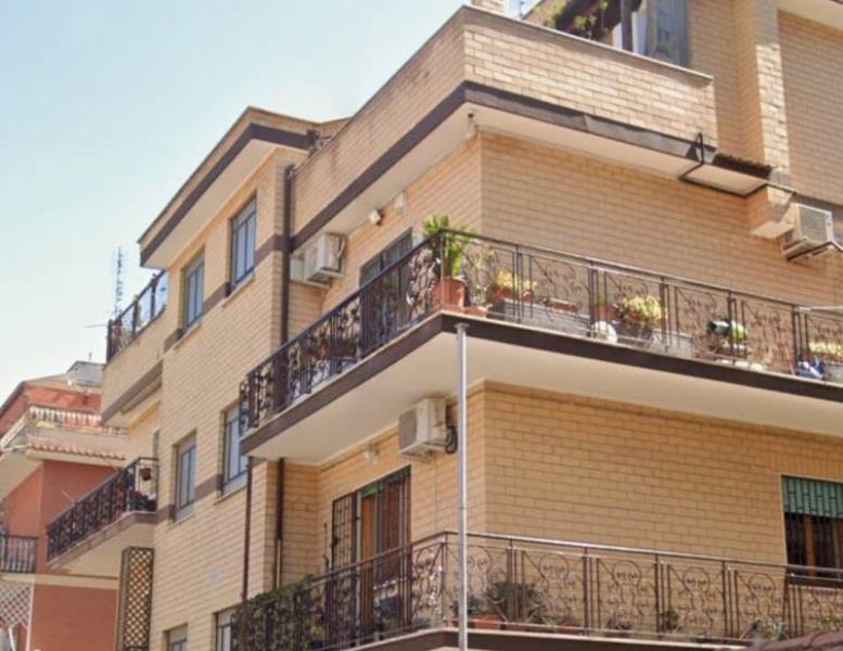 appartamento in vendita a Roma in zona Torre Angela