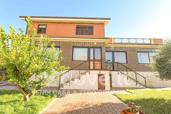 casa indipendente in vendita a Roma in zona Massimina/Casal Lumbroso