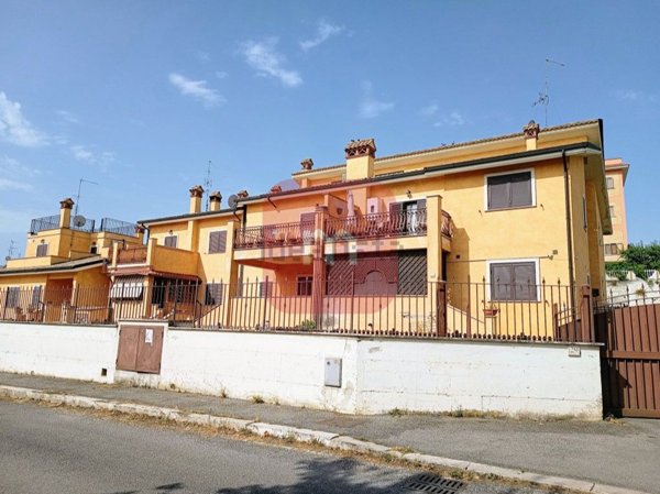 appartamento in vendita a Roma in zona Castelverde