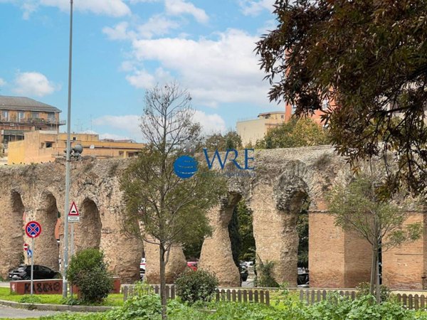 quadrivano in vendita a Roma in zona Tuscolano