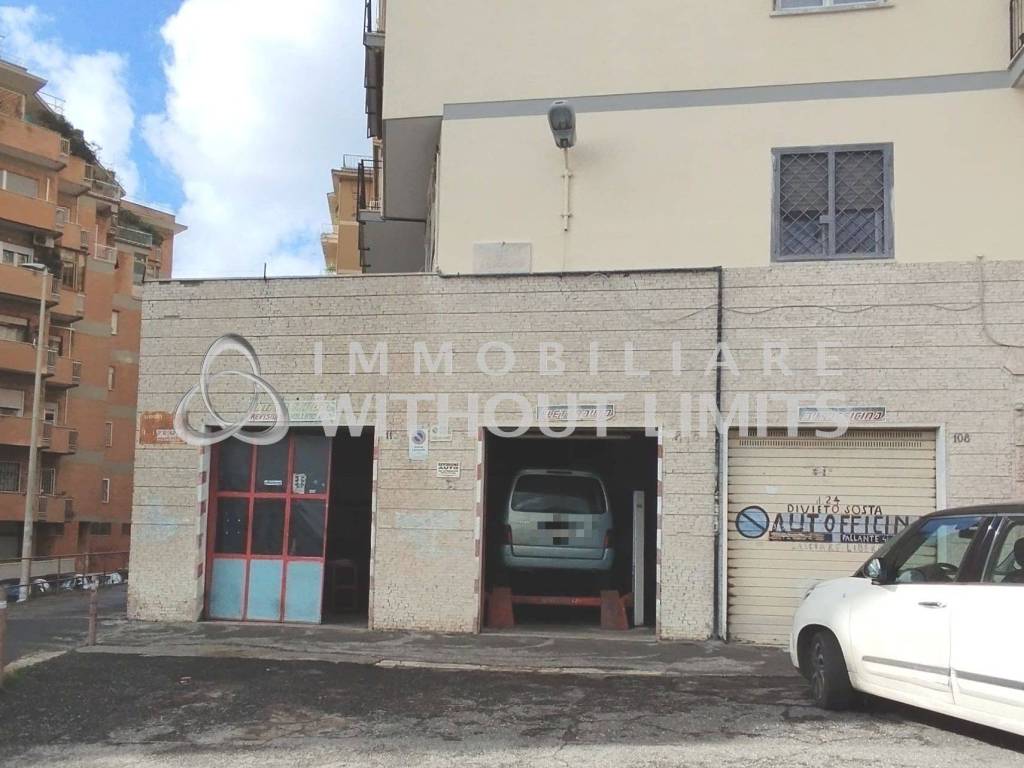 negozio in vendita a Roma in zona Appio Latino