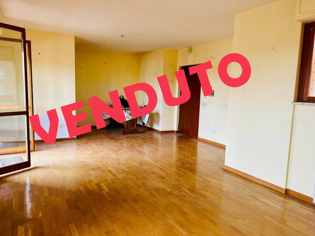 appartamento in vendita a Roma in zona Casal Monastero