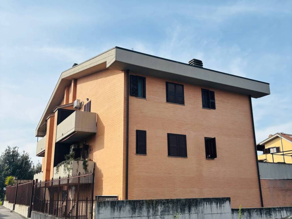 appartamento in vendita a Roma in zona Casal Morena