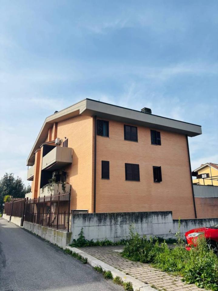 appartamento in vendita a Roma in zona Casal Morena
