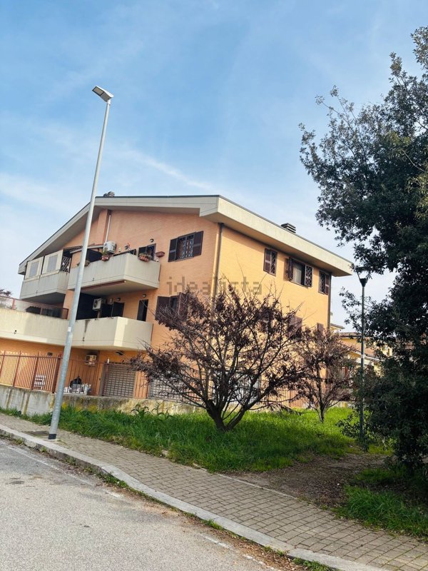 appartamento in vendita a Roma in zona Casal Morena