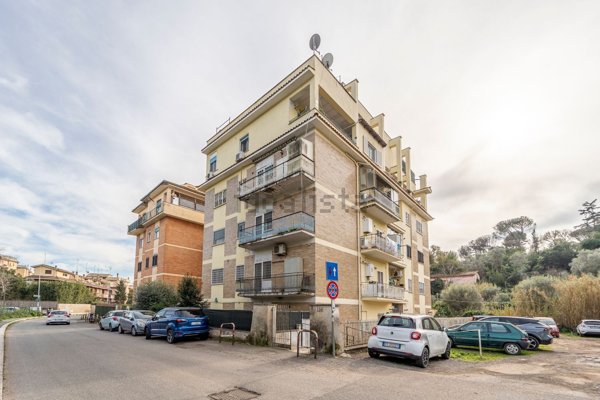 appartamento in vendita a Roma in zona Corviale
