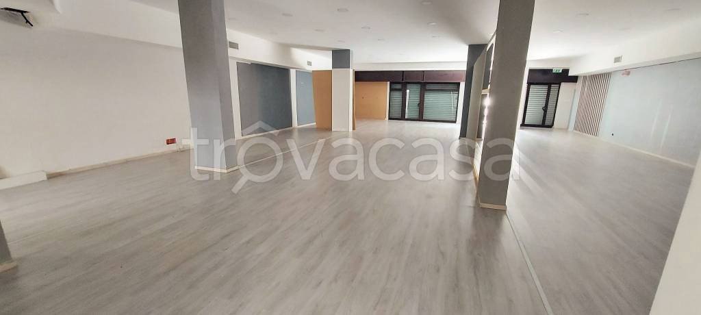 negozio in vendita a Roma in zona Ostia