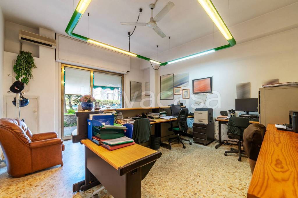 negozio in vendita a Roma in zona Torrevecchia