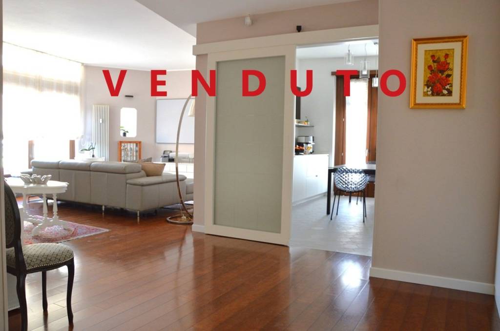 appartamento in vendita a Roma in zona Appio Latino