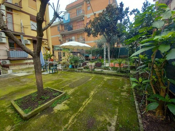 appartamento in vendita a Roma in zona Torre Angela