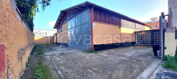 locale commerciale in vendita a Roma in zona Ostia