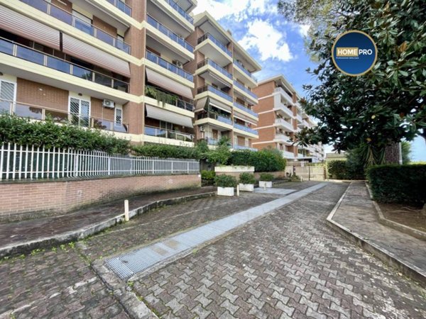 locale commerciale in vendita a Roma
