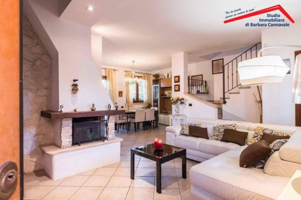 casa indipendente in vendita a Roma in zona Infernetto