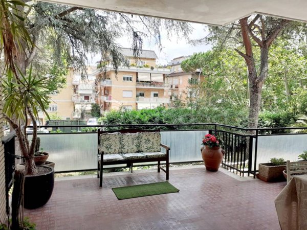 appartamento in vendita a Roma in zona Tomba di Nerone