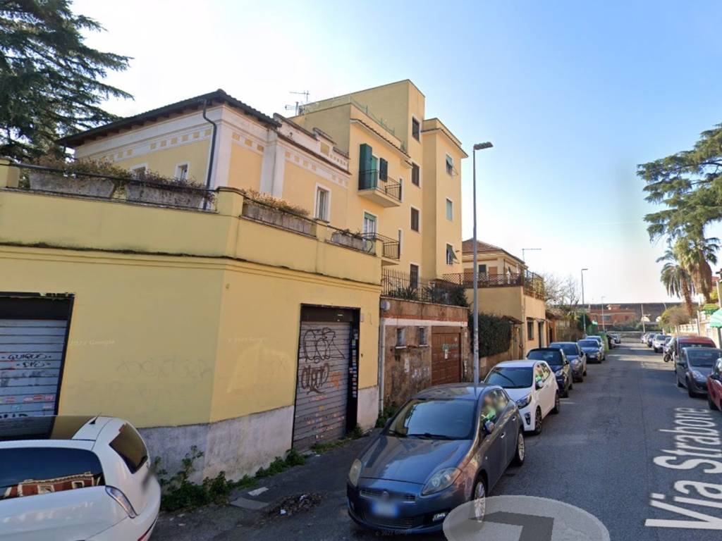 appartamento in vendita a Roma in zona Prenestino-Labicano