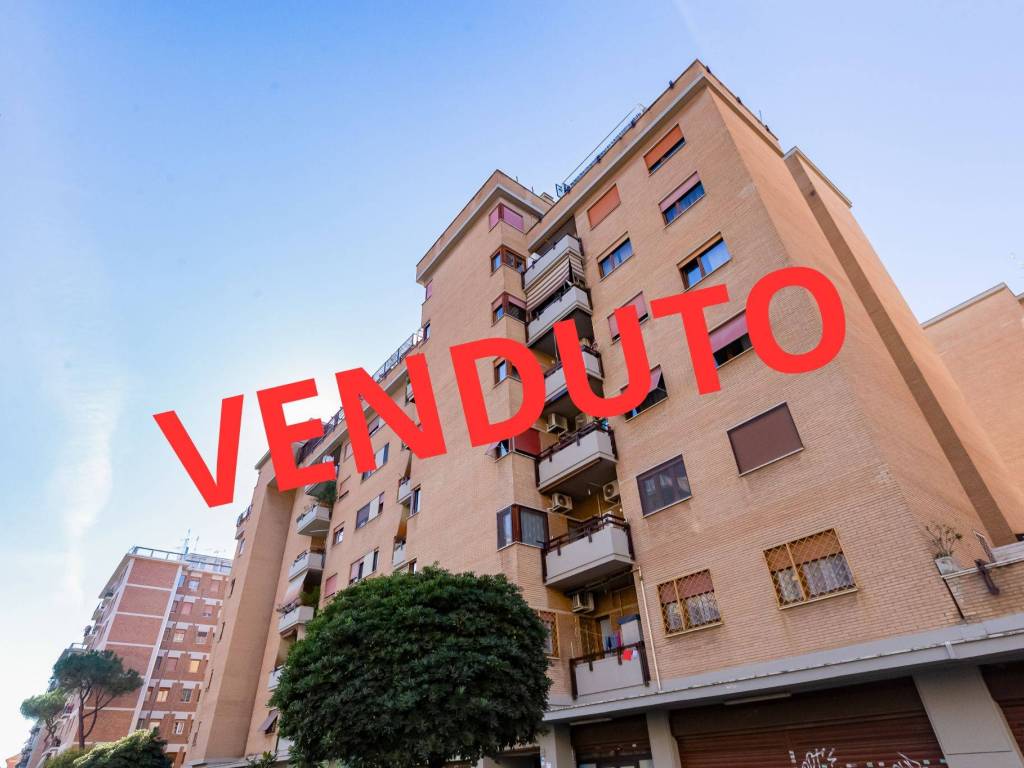 appartamento in vendita a Roma in zona Cinecittà