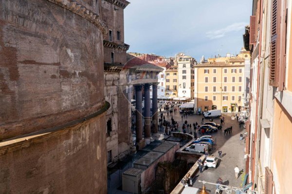appartamento in vendita a Roma in zona Parione/Sant'Eustachio