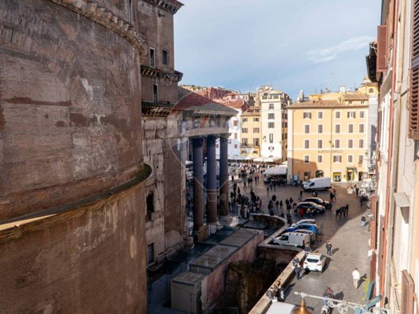 appartamento in vendita a Roma in zona Parione/Sant'Eustachio