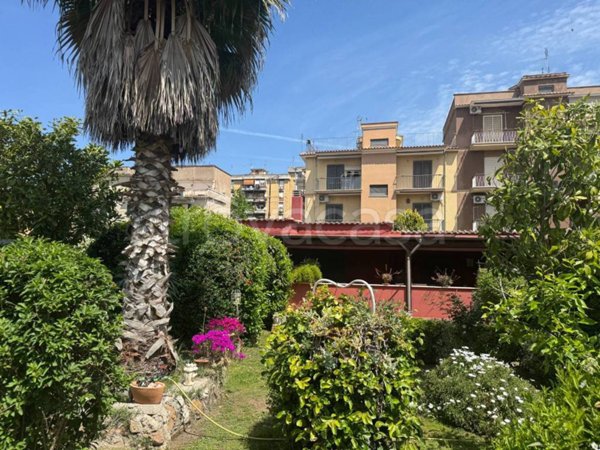 casa indipendente in vendita a Roma in zona Torre Maura