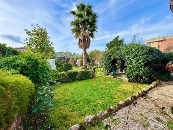 casa indipendente in vendita a Roma in zona Torre Maura