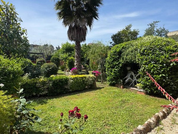 casa indipendente in vendita a Roma in zona Torre Maura