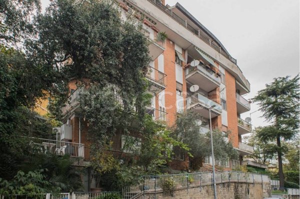 appartamento in vendita a Roma in zona Tomba di Nerone