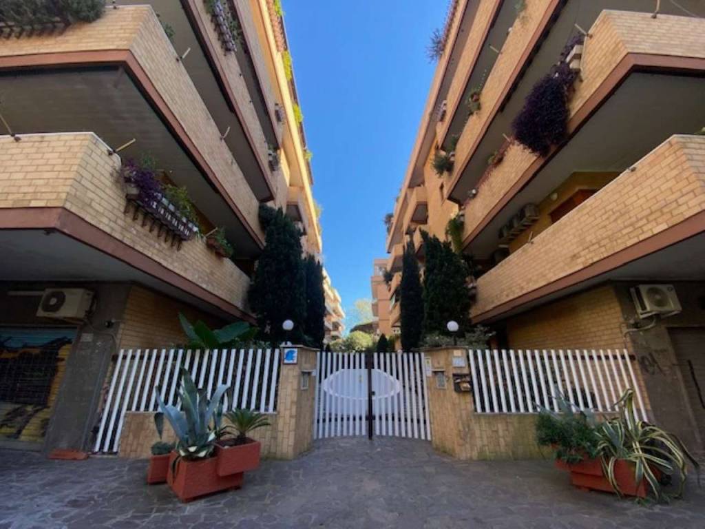 appartamento in vendita a Roma in zona Ostia