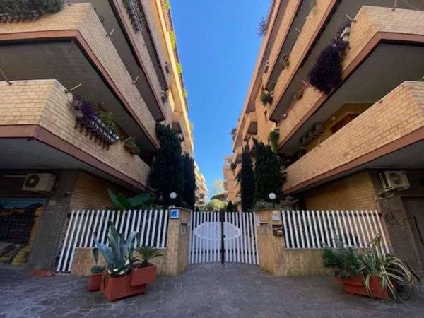 appartamento in vendita a Roma in zona Ostia