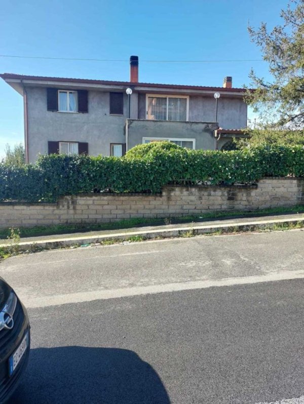 casa indipendente in vendita a Roma in zona Case Rosse
