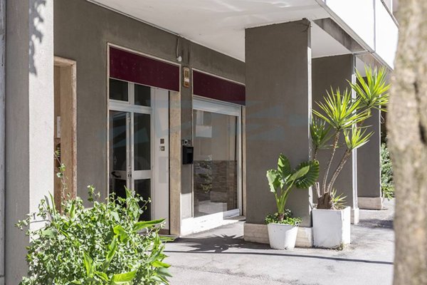 negozio in vendita a Roma in zona Casal Boccone