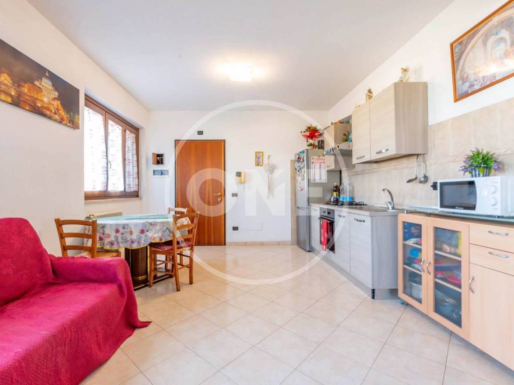 appartamento in vendita a Roma in zona Lunghezza