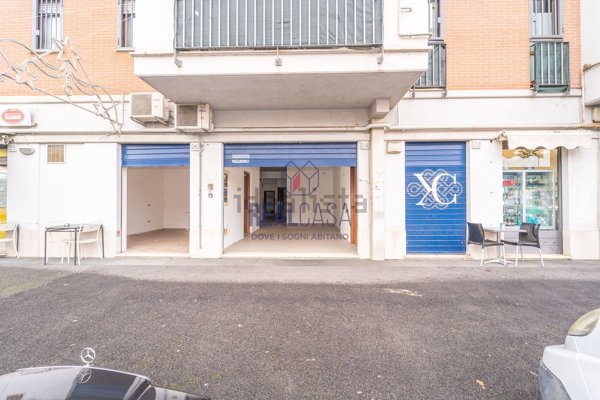 locale commerciale in vendita a Roma in zona Tor Vergata/Torrenova