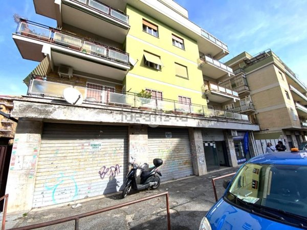 locale commerciale in vendita a Roma in zona Torrevecchia