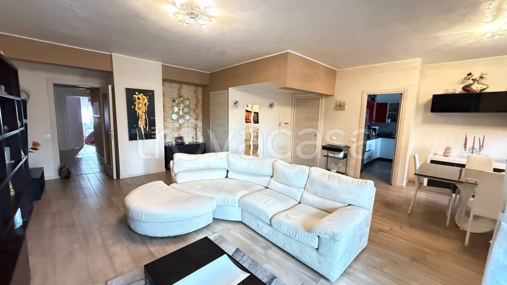 appartamento in vendita a Roma in zona Tor de' Cenci