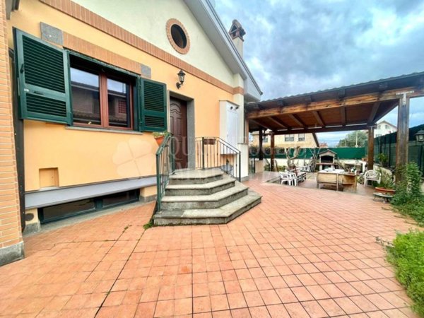 casa indipendente in vendita a Roma in zona Giardini di Corcolle