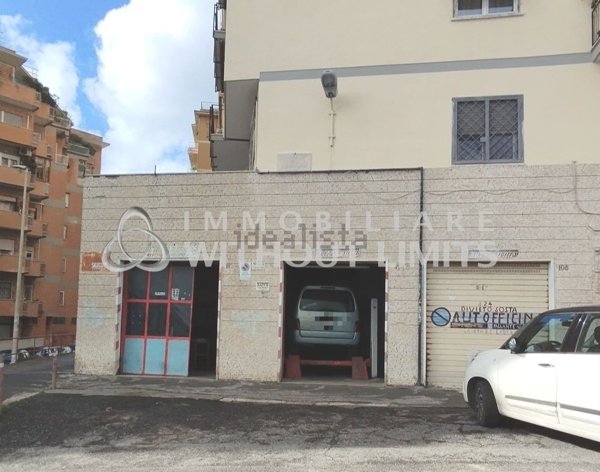 locale commerciale in vendita a Roma