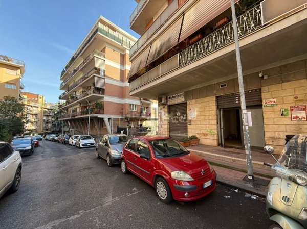 locale commerciale in vendita a Roma in zona Monte Sacro/Talenti