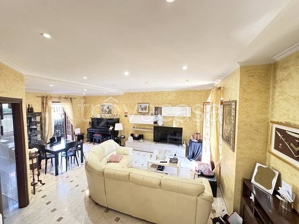 casa indipendente in vendita a Roma in zona Casal Morena