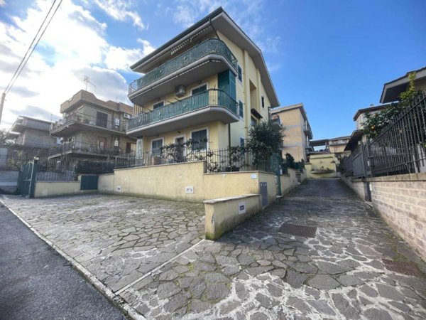 appartamento in vendita a Roma in zona Tor Bella Monaca